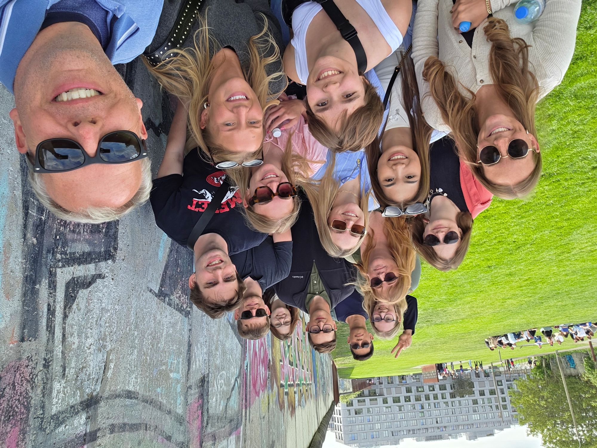 Students visit the Berlin Wall